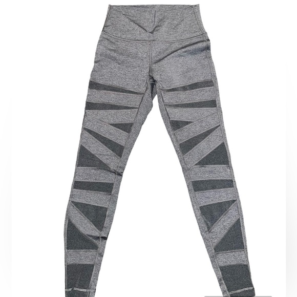 Lululemon Mesh ZigZag Gray Leggings - Size 8 - Picture 1 of 5